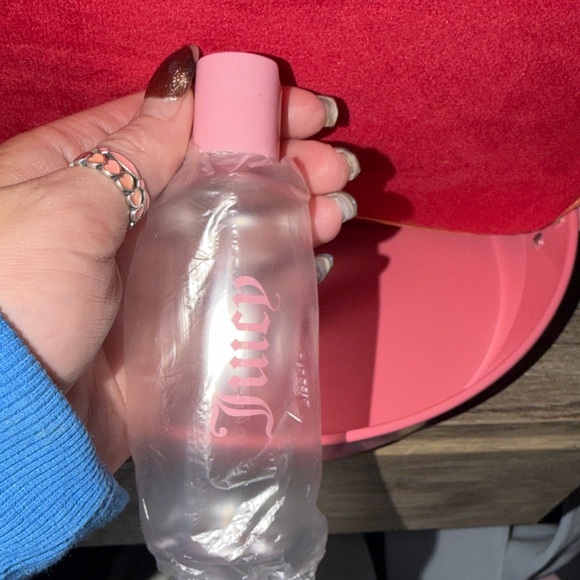 Juicy Couture Red Velvet Makeup Case - Picture 4 of 4